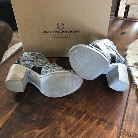 🆕 in Box Unity In Diversity Snakeskin Print Heels - Picture 5 of 8